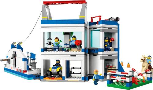 Конструктор Lego City Полицейская тренировочная академия (60372)
