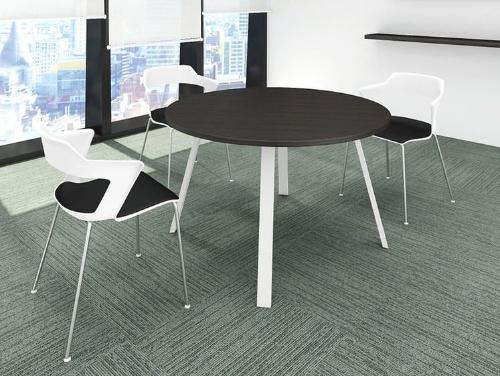 Отдельный стол для совещаний