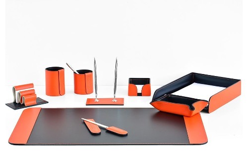 Настольный набор из 9 предметов, кожа двухслойная, оранжевый/шоколад Настольный набор из 9 предметов, кожа двухслойная, оранжевый/шоколад
