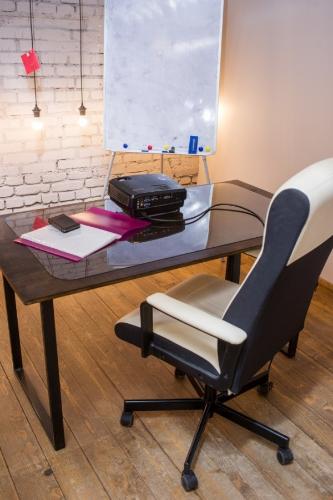 Защитный коврик под компьютерное кресло BSL 120x120 см (1,5 мм) Защитный коврик под компьютерное кресло BSL 120x120 см (1,5 мм)